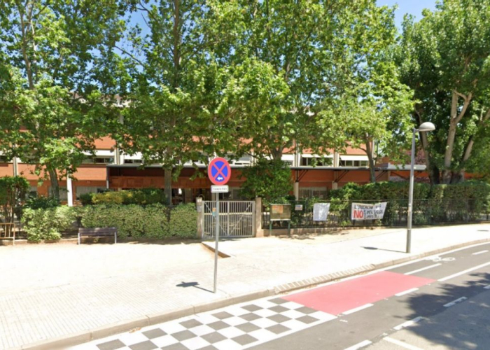 S'habilitaran zones d'aparcament 'petó i adeu' a tocar de les escoles de Sant Cugat amb problemes de mobilitat